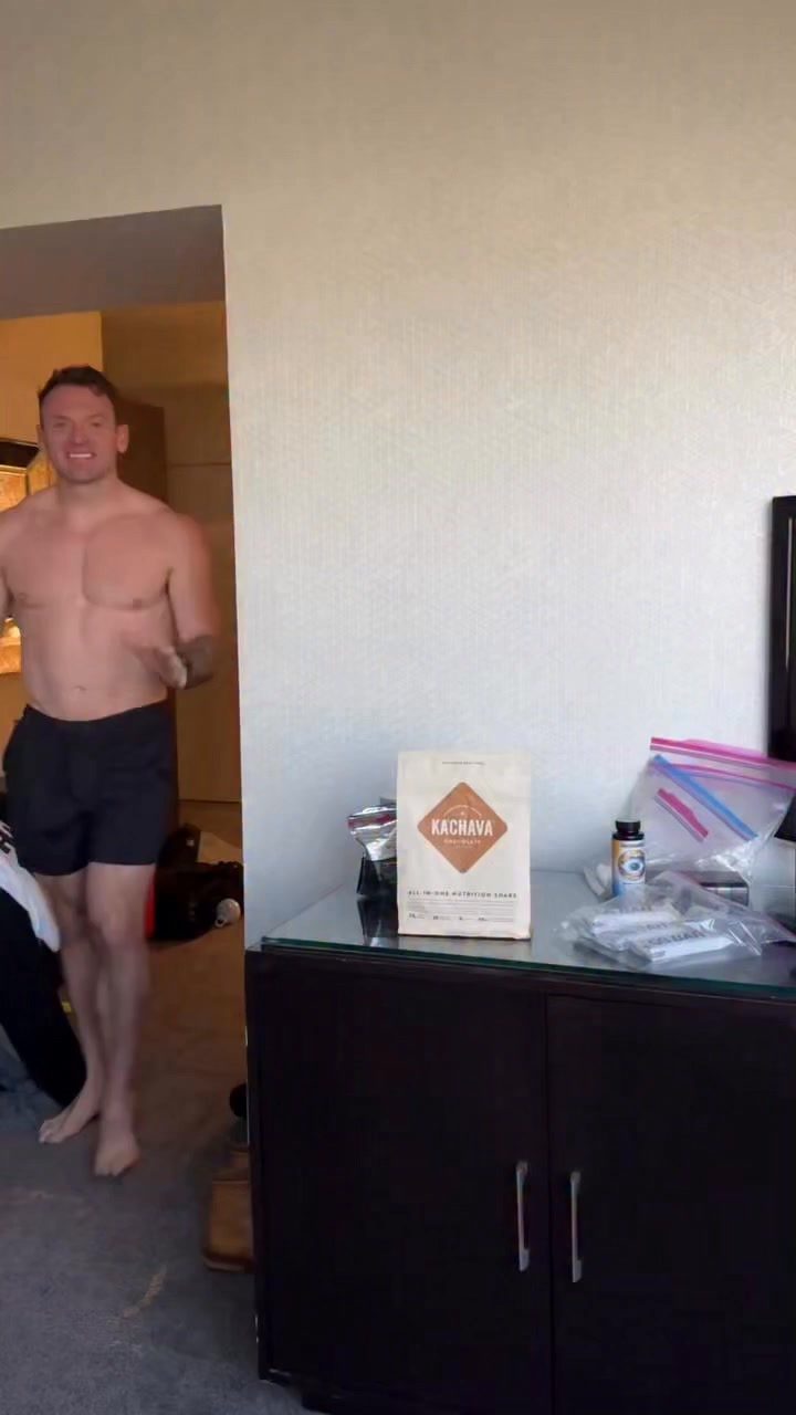 Ka'Chava ad. Angle: The whole-body nutrition shake