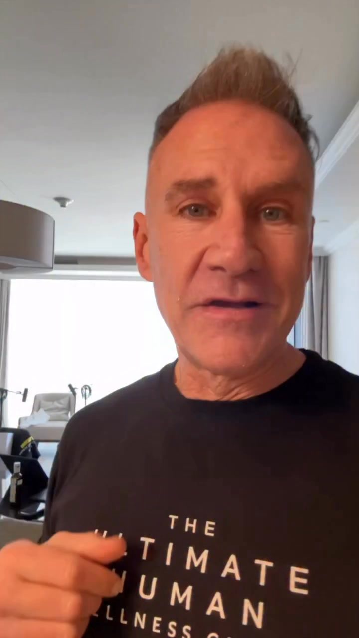 Healf ad. Angle: The expert explains his essentials bundle himself