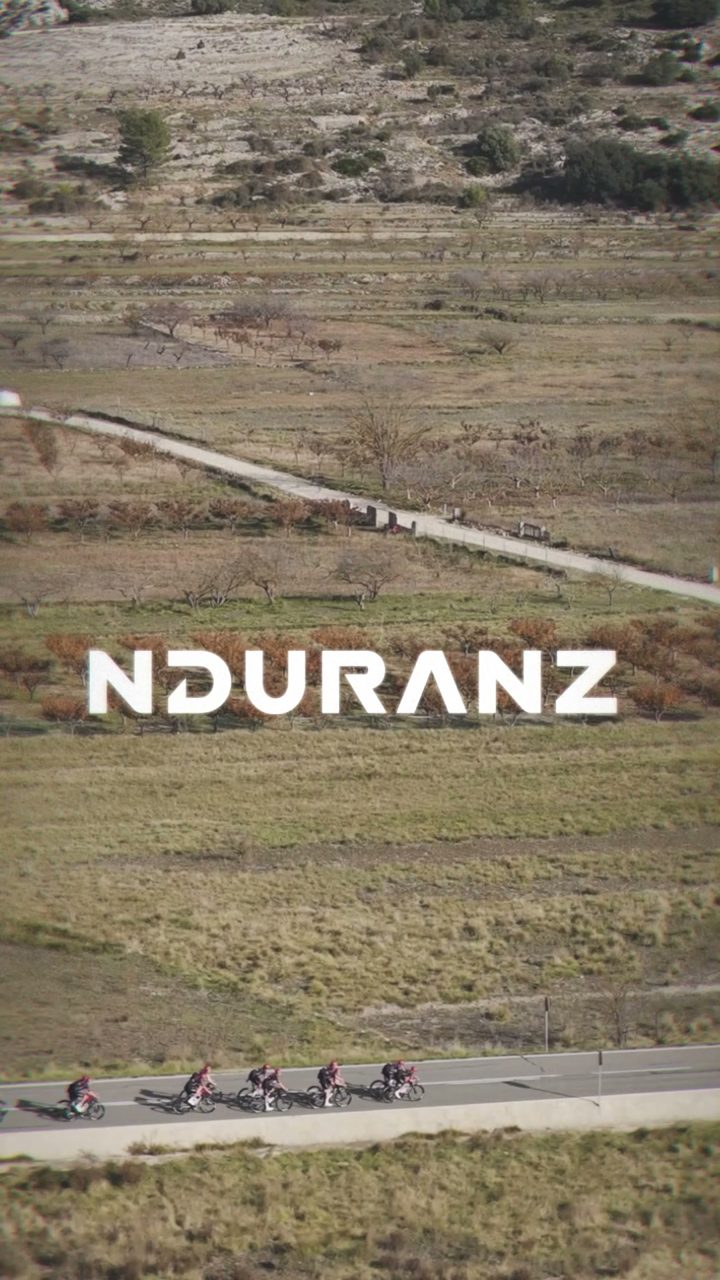4Endurance ad. Angle: Pro-level energy: the same formulas the peloton uses, no diluted version
