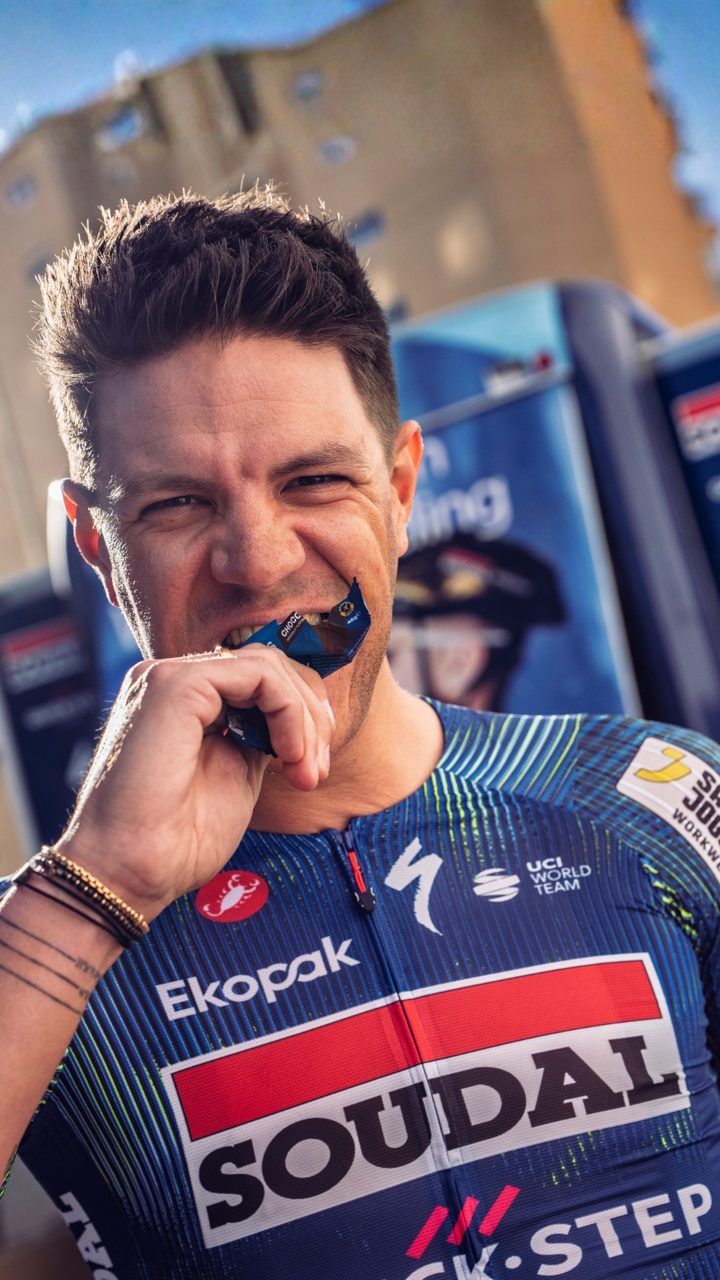 6d Sports Nutrition ad. Angle: Chosen by a pro cyclist: soft, compact and ready for every kilometre