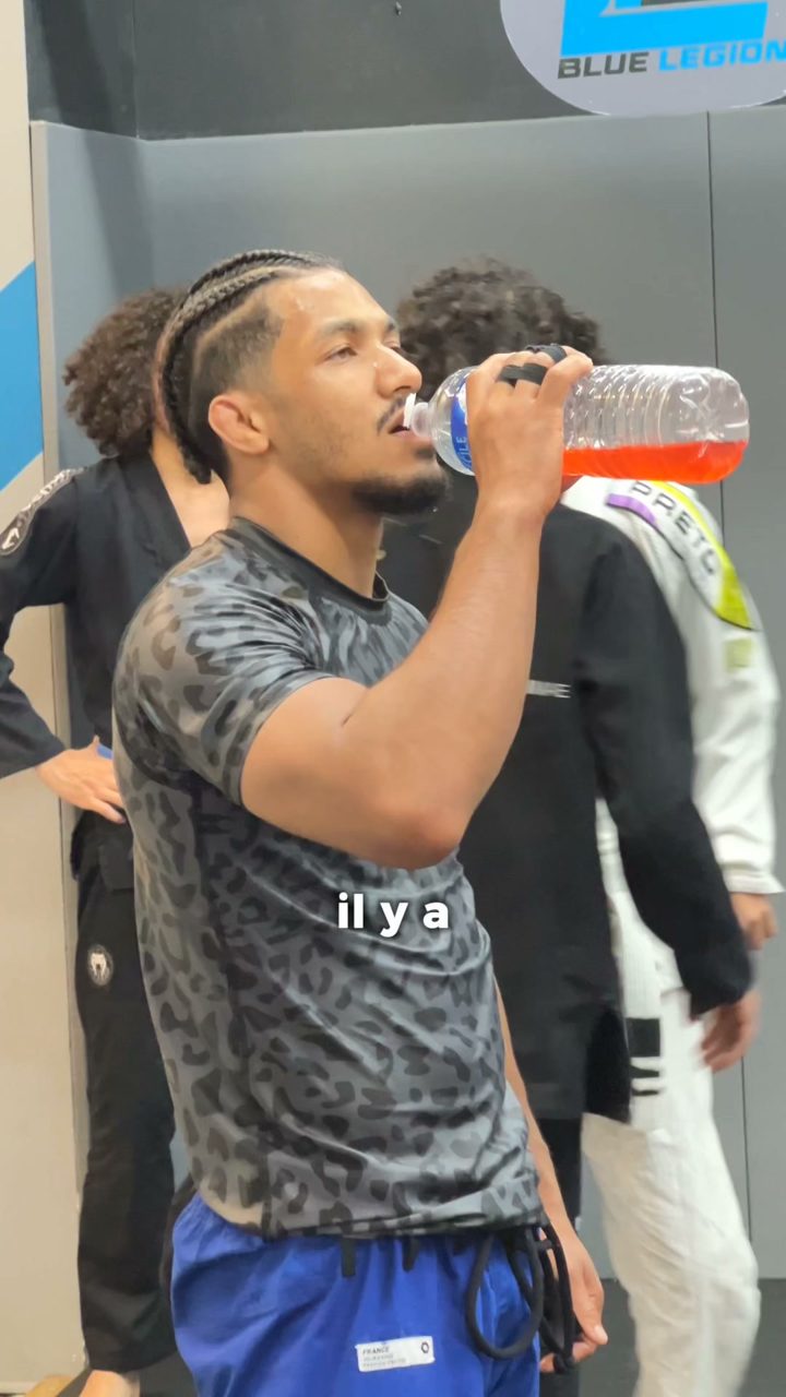 LYVE ad. Angle: "Creatine alone is not enough": creatine + electrolytes stick