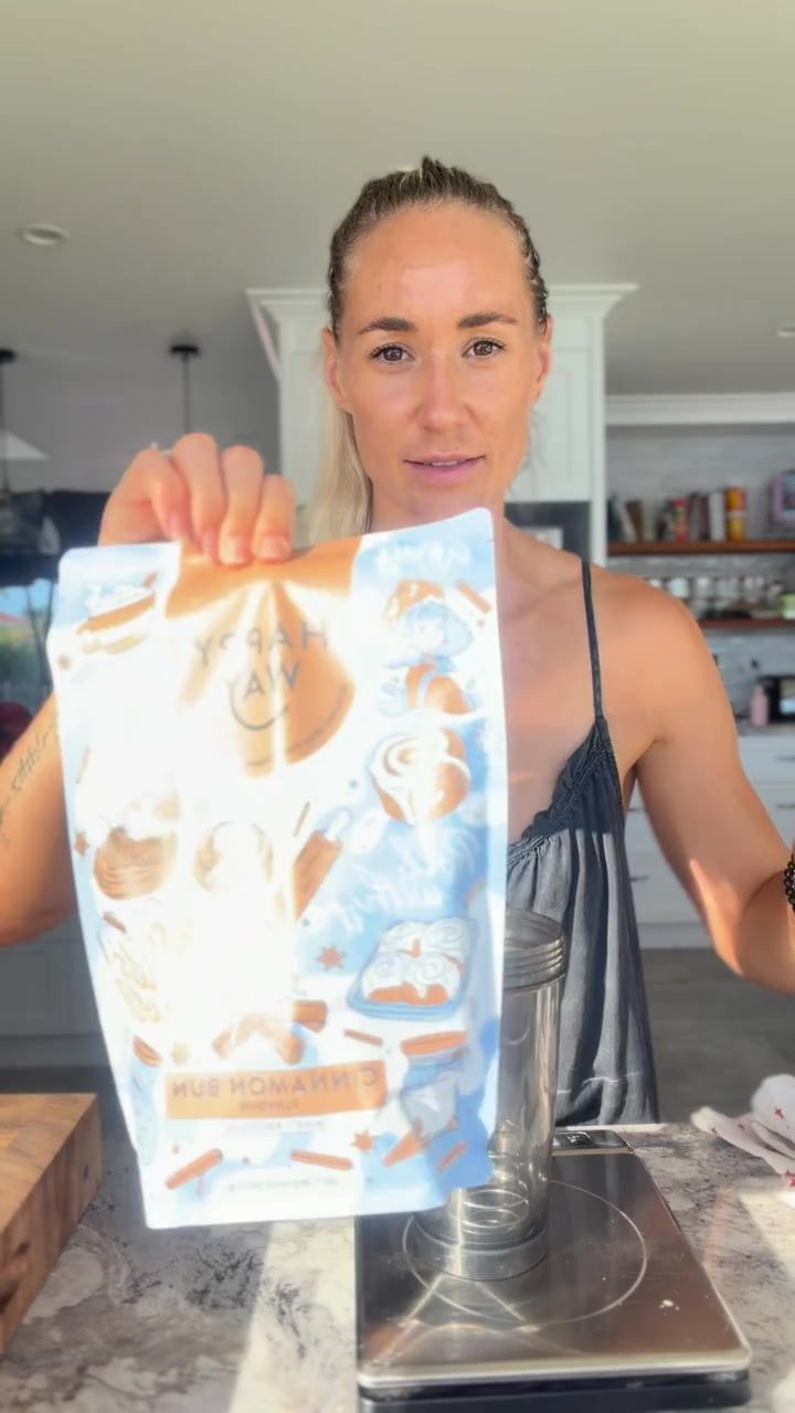 Happy Way ad. Angle: New flavour: cinnamon bun protein powder