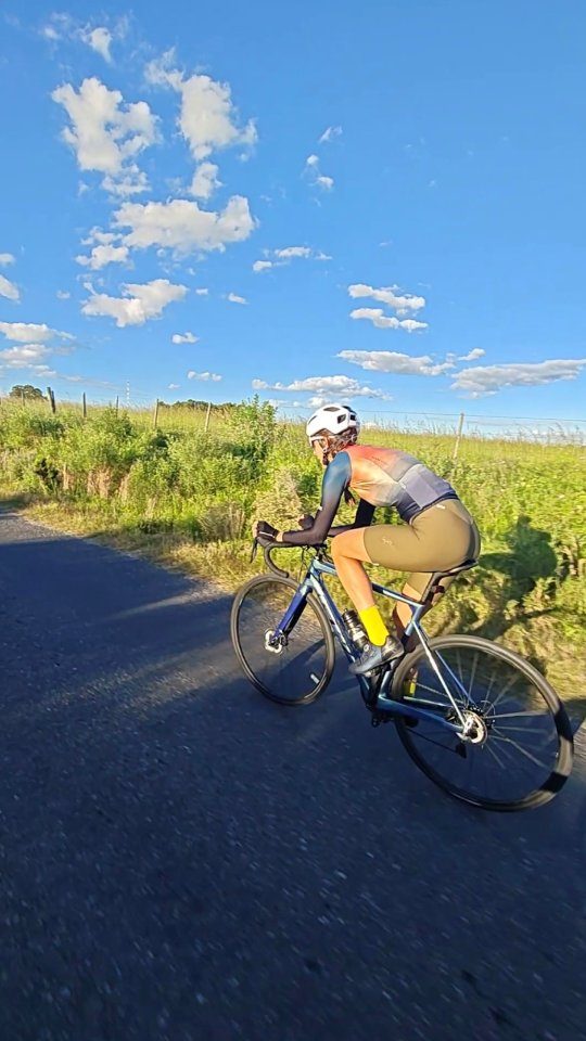 Nutremax ad. Angle: A sports dietitian shows how to use gels to avoid mid-race slumps