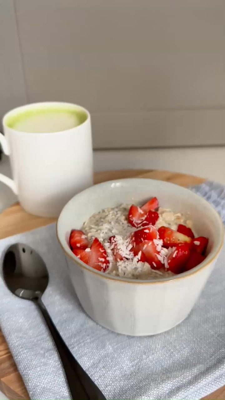 Absolute Collagen ad. Angle: A recipe that hides your daily collagen in breakfast